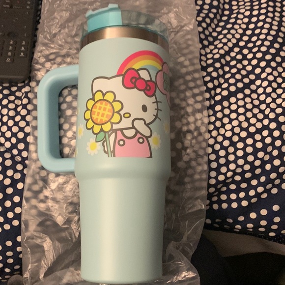 Brand new 900 ml aluminum tumbler hard too find hello kitty! Brand new with box. - Picture 1 of 4